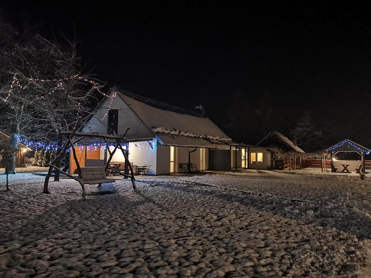 Agrochalupki Apartamento Korczowa Exterior foto