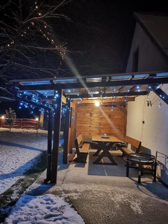 Agrochalupki Apartamento Korczowa Exterior foto