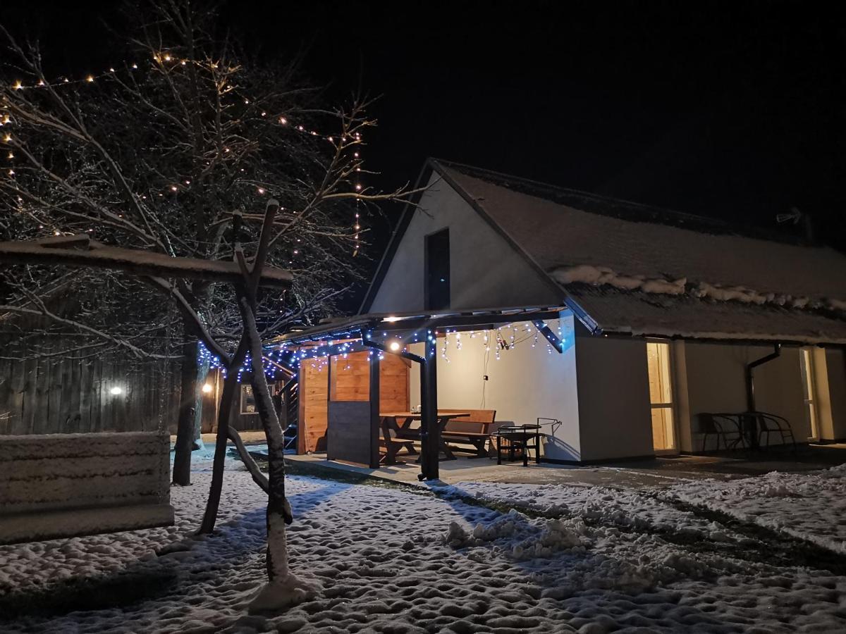 Agrochalupki Apartamento Korczowa Exterior foto